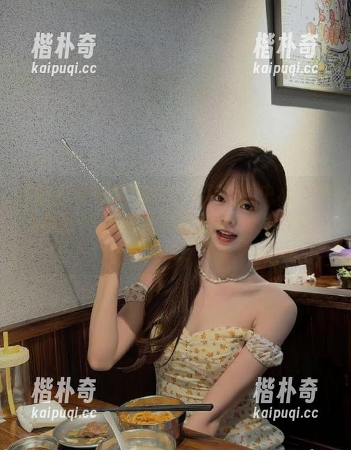 哈哈，“51吃瓜中心”网页真是一座五彩的瓜果乐园，来场追瓜大赛吧！