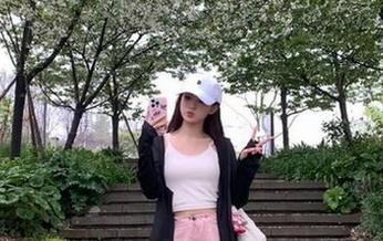 998.su在线推送：带你边吃边唠嗑，瓜皮味十足！