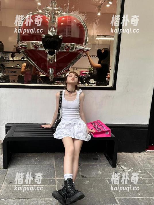 想在2025年也能天天吃瓜?来黑料网不打烊,永不迷路,瓜香四溢! 想在2025年也能天天吃瓜?来黑料网不打烊,永不迷路,瓜香四溢!